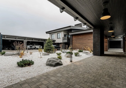 Большой дом с авторский дизайном